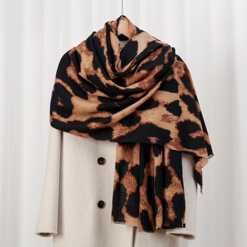 

Big leopard print skin-friendly velvet, skin-friendly and warm in new autumn and winter, imitation cashmere printed scarf, versatile shawl 88*180cm хакі