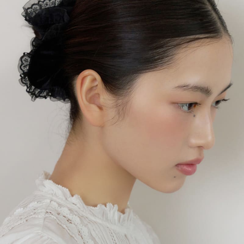 FANTASTIC PLANET Velvet Lace Scrunchie