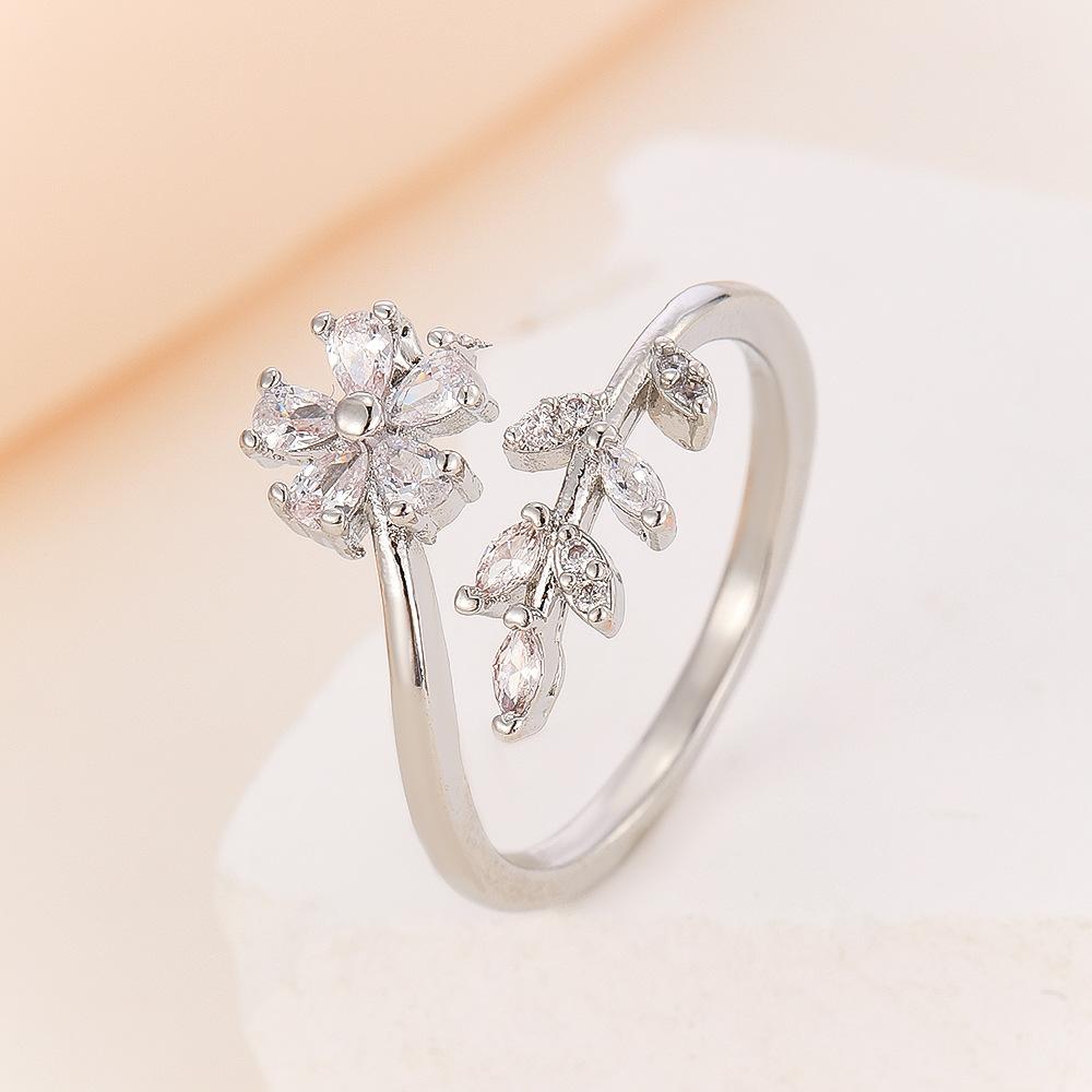 Personalized Temperament Flower Leaf Ring for Women, Retro and Fashionable Butterfly Opening Rings