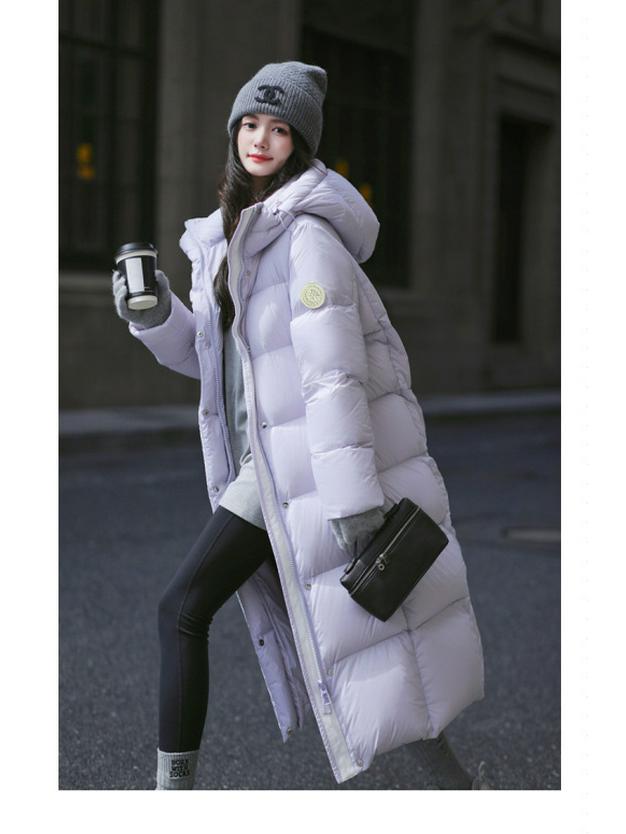 Dámská péřová bunda 2025 - Série Sněžná hora, 90% bílé kachní peří, s kapucí, zateplená, módní chlebíčkový styl