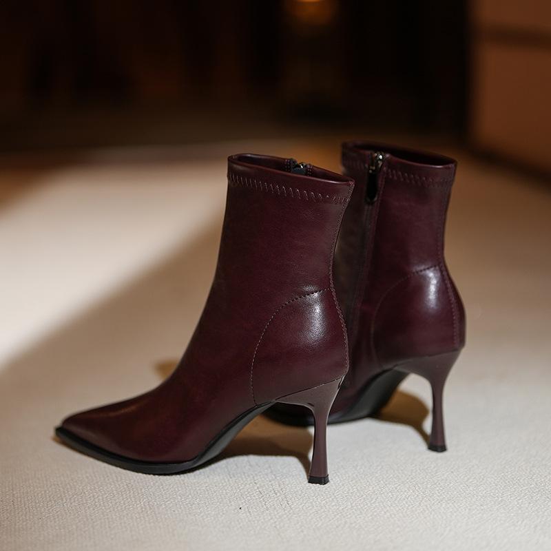Stivaletti Corti da Donna 8288-1 - Collezione Autunno/Inverno 2024: Elastiche Snellenti, Punta Acuta, Tacco Alto a Spillo, Stivaletti Corti tipo Dr. Martens