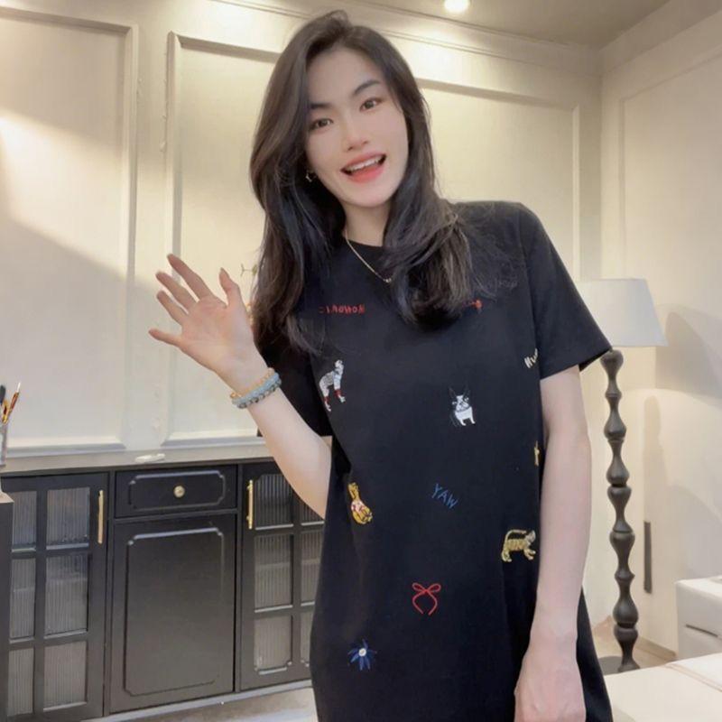 This Summer's New Design Is Fashionable and Elegant, Featuring A Casual Mid-length Dress That Covers The Hips and Shows Off A Slender Figure