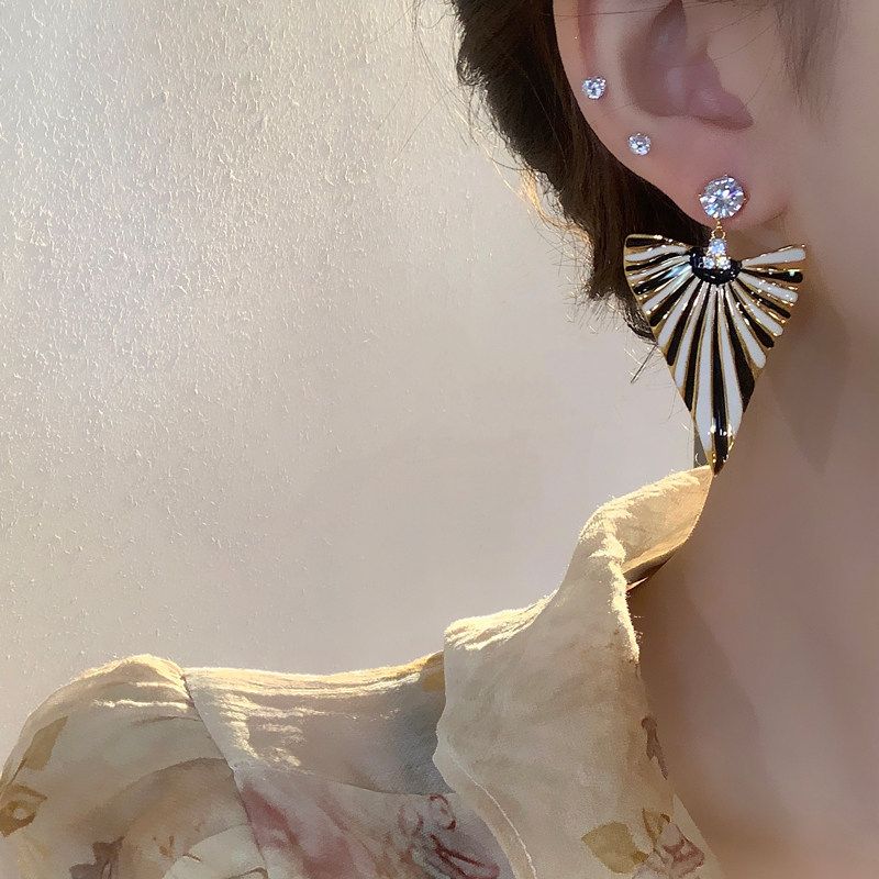 Accessible Luxury Women's Fashion Stylish Contrast Color Retro Special Interest Earrings