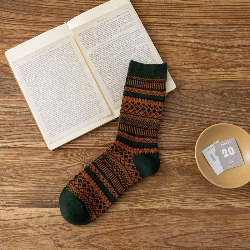 Women s Ethnic Mid-Calf Combed Cotton Socks - Retro Curve Style One Size зелёный