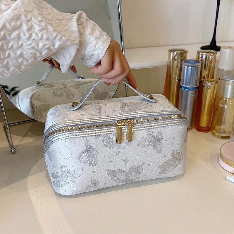 

2026 Guofeng Cosmetic Bag Women s Portable Large Capacity Portable Premium Travel Wash Cosmetics Storage Bag 24*11*12CM