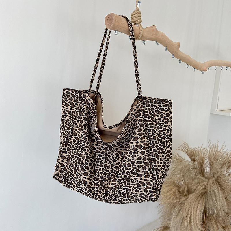 Женская сумка через плечо с леопардовым принтом — фото 5