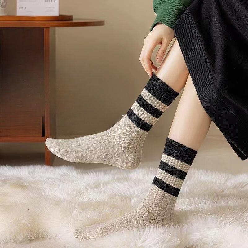 5 Pairs of Socks with Shark Pants, Women's Mid-calf Thickened Thermal Socks for Autumn and Winter, Trendy and Versatile Long Student Sports Socks