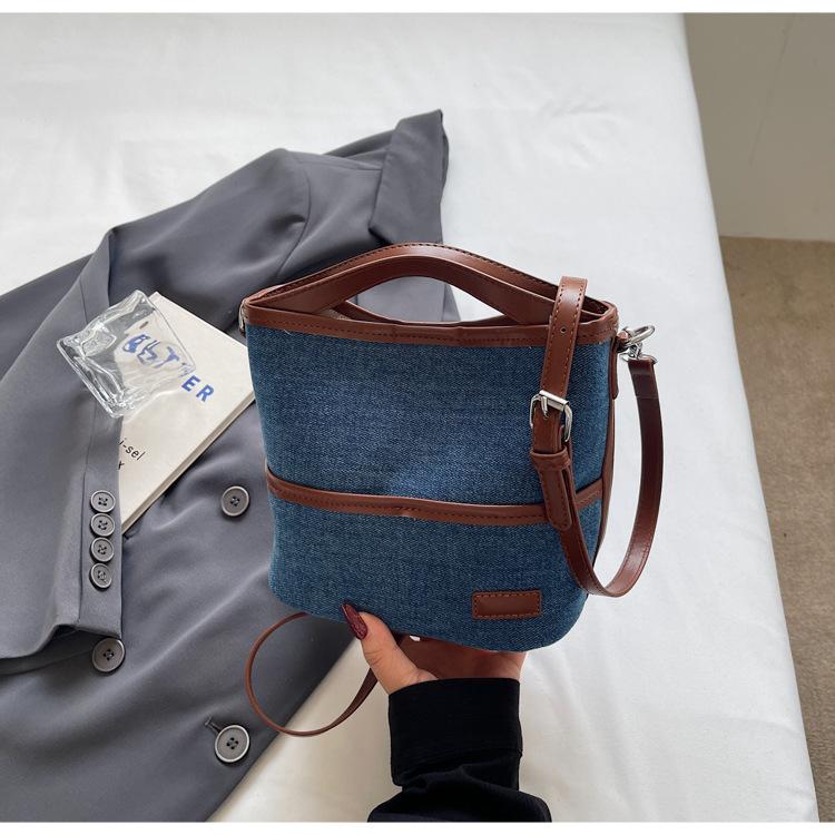 

Slack handbag New large-capacity versatile shoulder bucket bag Fashion large-capacity messenger bag коричневый