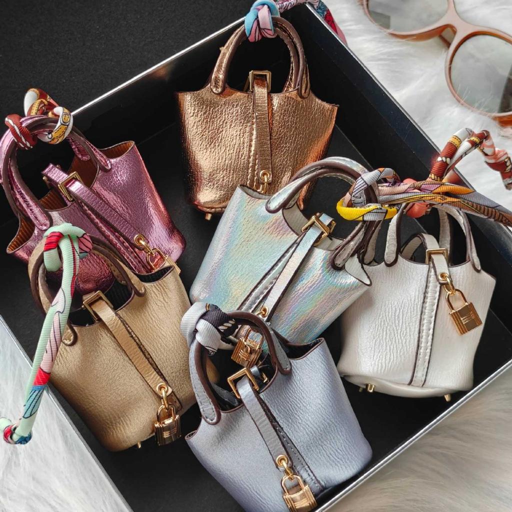 Mini vegetable basket bag pendant high-end leather car keychain earphone bag creative car pendant wholesale