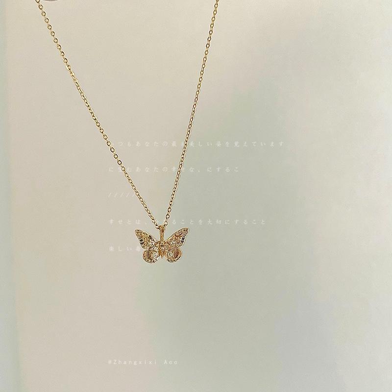 Retro Elegant Butterfly Pendant Necklace - Simple, Versatile, and Chic Clavicle Accessory