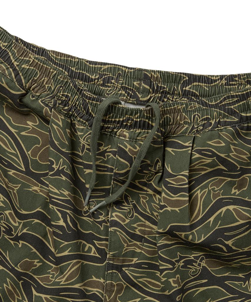 YESEYESEE C Logo Wide Shorts Camo