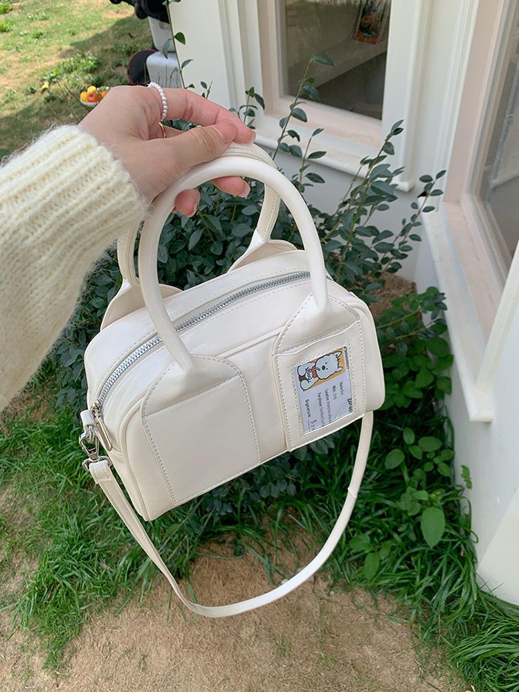 

Корейская ins милая портативная сумка-боулинг женская 2025 новая модная сумка-подушка универсальная сумка-мессенджер сумка для боли белый