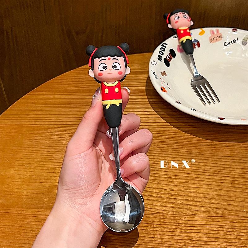 Нэчжа пищевая нержавеющая сталь силиконовая вилка ложка мультяшная силиконовая вилка ложка детская специальная посуда фруктовая вилка нержавеющая сталь