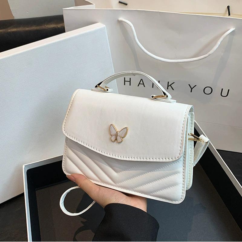

Chic Black Quilted Crossbody Bag with Delicate Butterfly Embellishment, Stylish Top Handle Purse, Trendy Mini for Daily Outfits білий