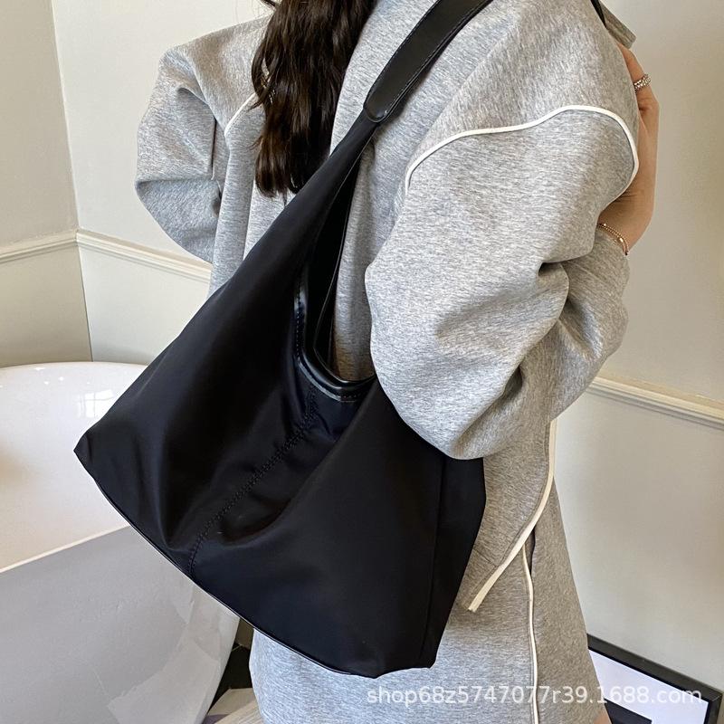 2025 New Light Luxury Lazy Style Underarm Tote Bag Niche Design Shoulder Bag Simple Casual Simple Commuter Bag