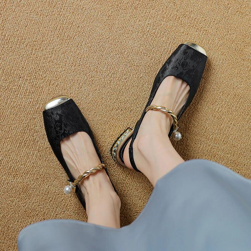 Modne Sandały Damskie z Nadrukiem na Niskim Obcasie Kobieta 2026 Lato Kwadratowy Nosek Perłowe Slingbacki Szpilki Kobieta Zamknięty Nosek Grubszy Obcas Sandalias Mujer