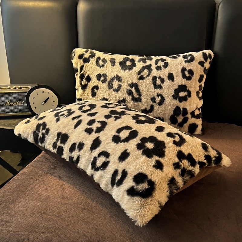 

Vintage Sexy Leopard Print Plush Pillow Cover Soft Comfortable Cushion Pillowcase Home Decor Pillow for Bedroom Sofa Decorations 48x74cm 1pc