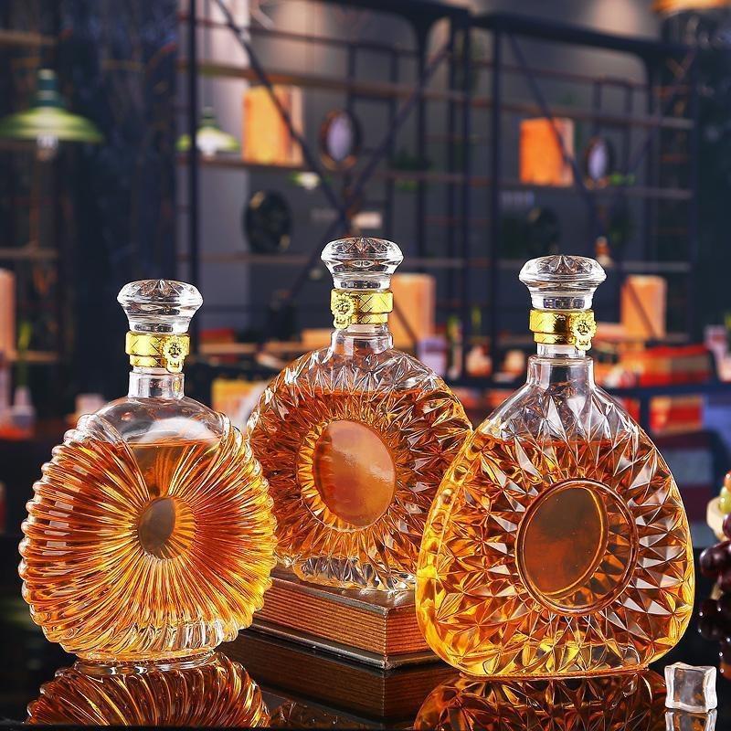 European Crystal XO Glass Decanter: Transparent Whiskey and Wine Bottle