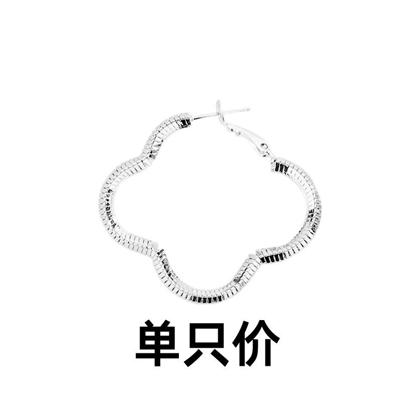 

Серьги с полыми четырехлистными клеверами, минималистичные серьги в стиле «трансграничный минимализм», большие серьги, цепочка из змеиной кости, пряжка для ушей в виде цветка счастливой травы copper