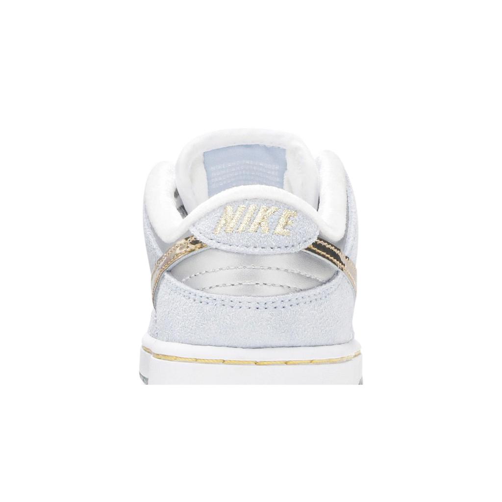 Nike Dunk Low SB PreSchool 'Holiday Special' (Unisex) White / Psychic Blue / Metallic Gold Kids' Skateboarding Shoes DJ2519 400