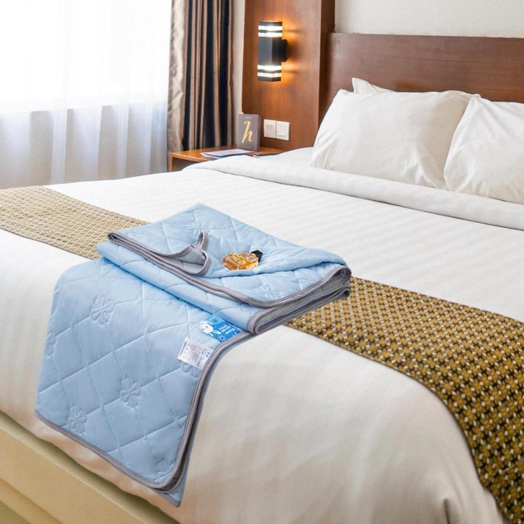 Cooling Blanket Queen Size for Sleepers 90"x78" Bedspread Home Office