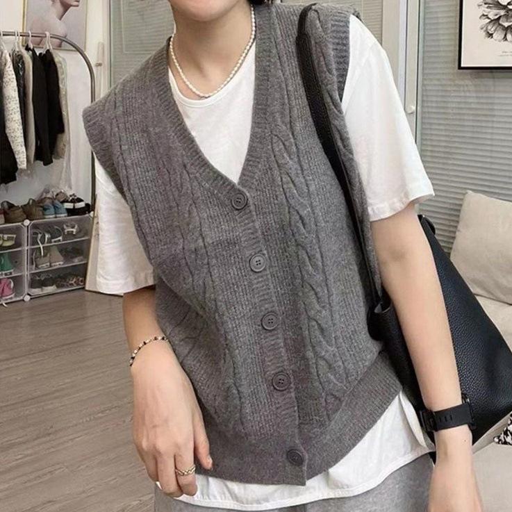 Women's Sleeveless Knit Vest V Neck Casual Knit Waistcoat Solid Color Cable Knit Cardigan Top
