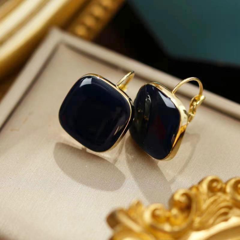 Retro Black Xiaoxiangfeng Stud Earrings Women's Fashion Elegance Temperament High-end Earrings Bow Love Versatile Earrings