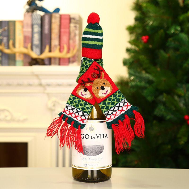 Charmante Rotweinflaschenhüllen mit Weihnachtsmann und Schneemann für festliche Stimmung