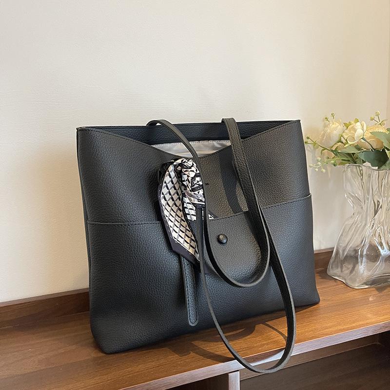 

Модная рабочая сумка-тоут новая большая вместимость плечевая текстурная летняя сумка-хобо под мышкой для женщин чёрный