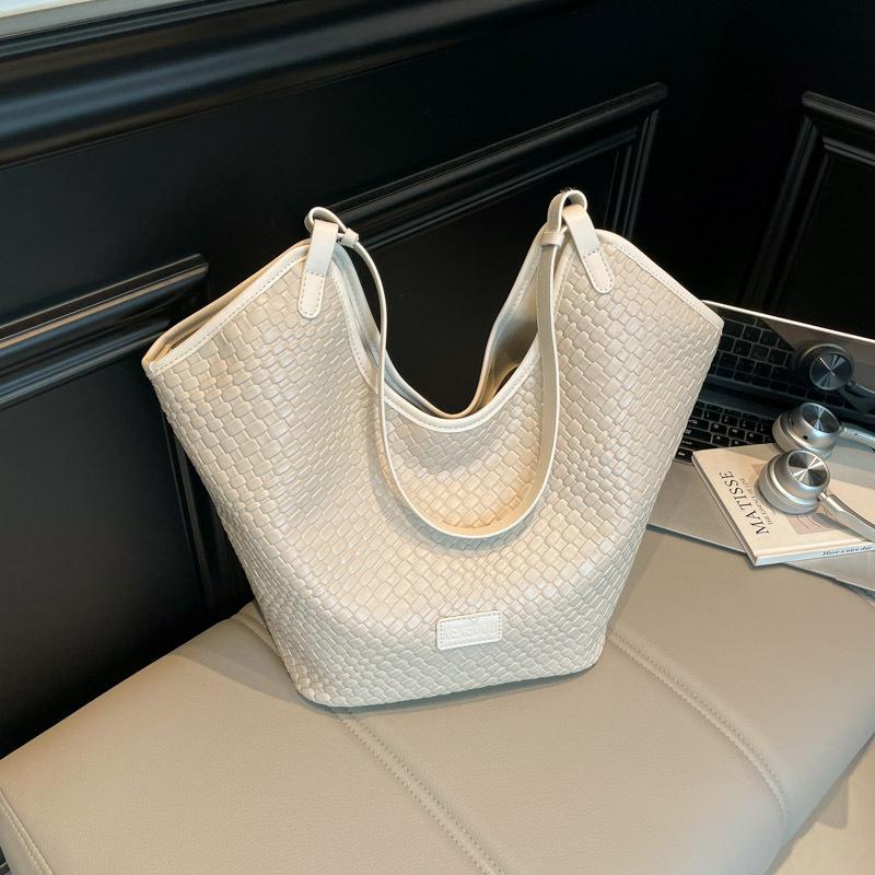 Large-capacity Retro Bag Women's Autumn and Winter Versatile New Casual Shoulder Bag Popular Commuter Tote Bag