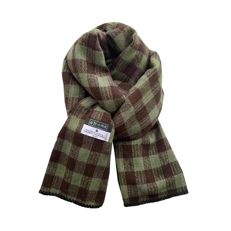 Women's Green Plaid Scarf: Trendy, Versatile, and Warm for 2024 Autumn/Winter