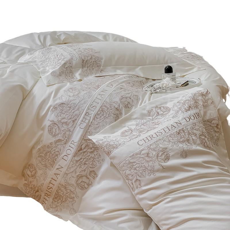 Luxury French Cotton Flannel Bedding Set: 4-Piece Thick Warm Duvet Cover & Fitted Sheet for Autumn/Winter.