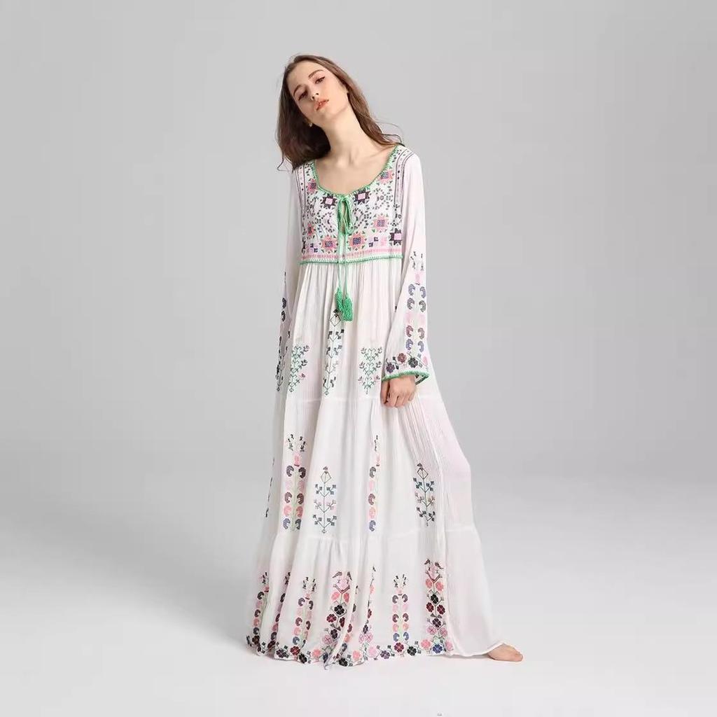 Boho Chic Dlouhé šněrovací šaty s květinovou výšivkou