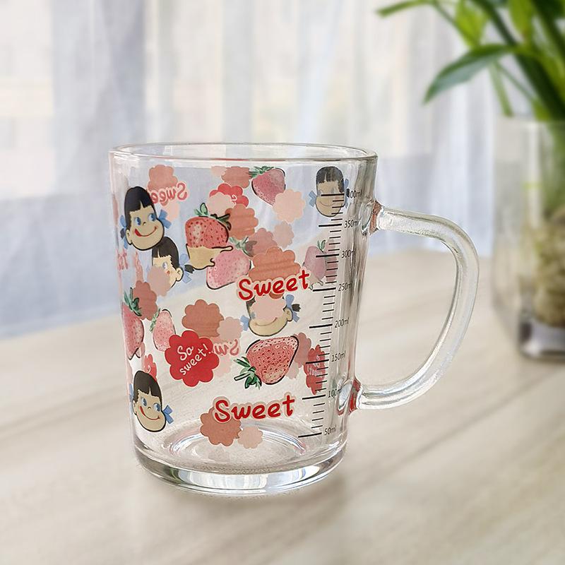 Cupa de lapte drăguță din sticlă cu pai de desene animate, cu capac și linguriță, cadou personalizat.