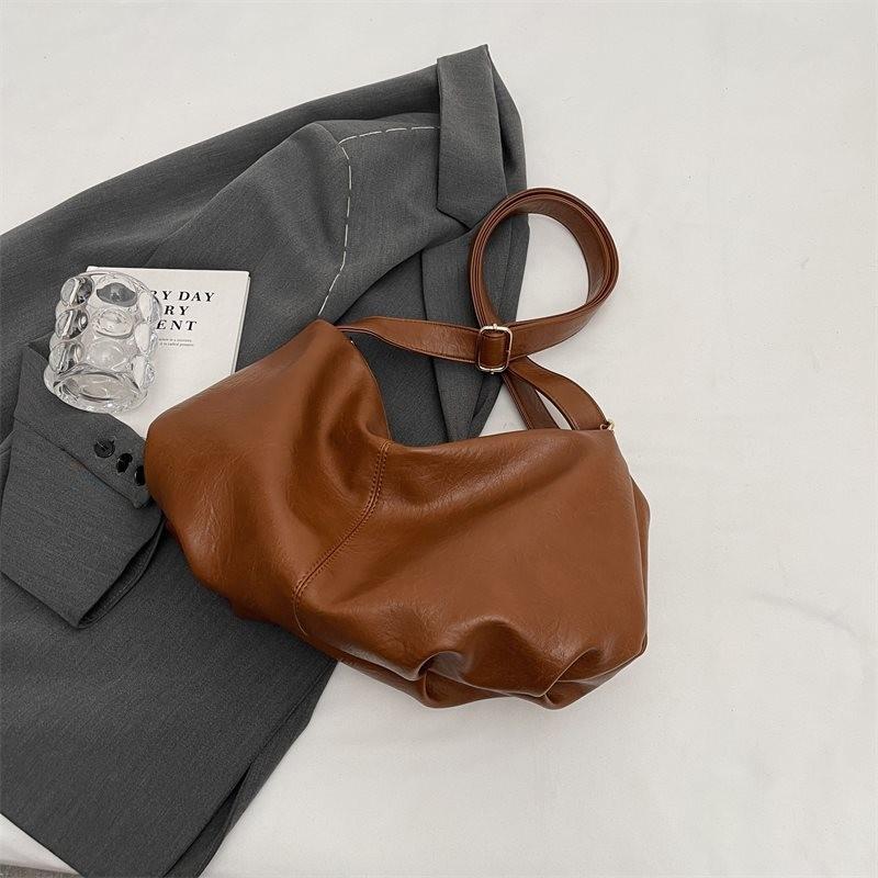 Chic Vintage Large Capacity Womens Crossbody Bag With Stylish Decor Elements