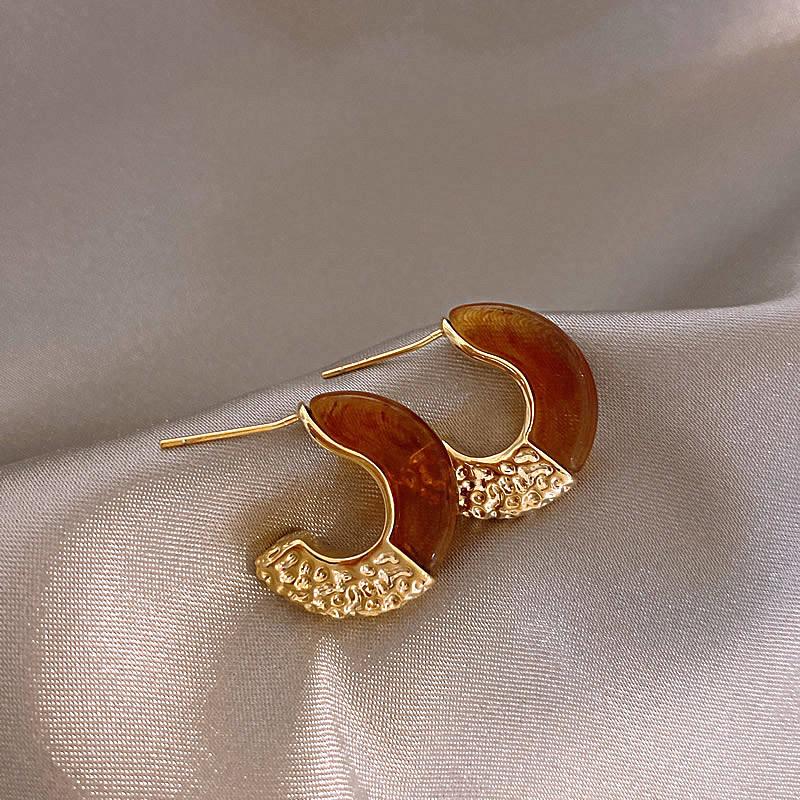 Resin minimalist C-shaped earrings women's fashion versatile stud earrings light luxury high-end ins earrings