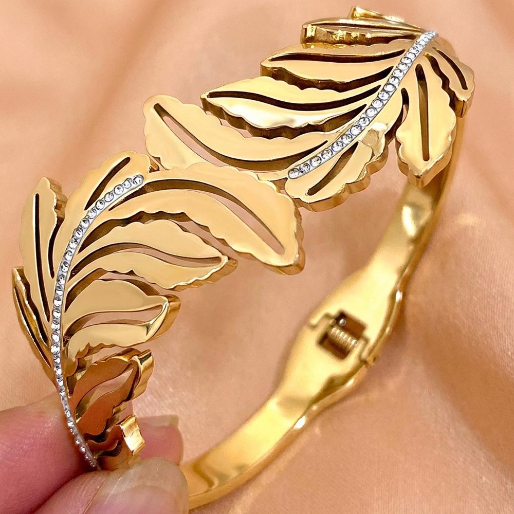 European and American Wide-faced Hollow Leaf Bracelet Niche High-end