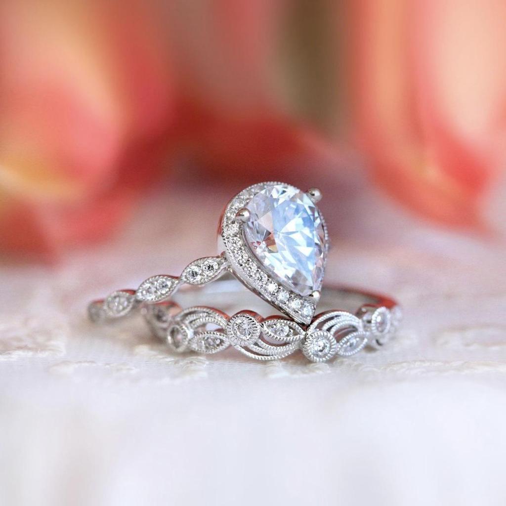 San Jie Zirconia Stackable Ring with Rhinestone-Inlaid Hollow Floral Design - European & American Fashion Engagement Jewelry