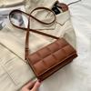 Mote PU Lær Crossbody Veske Dame, Liten Skulderveske med Metallkjede, Trendy Minimalistisk Lommebok for Arbeid Fest Daglig Bruk