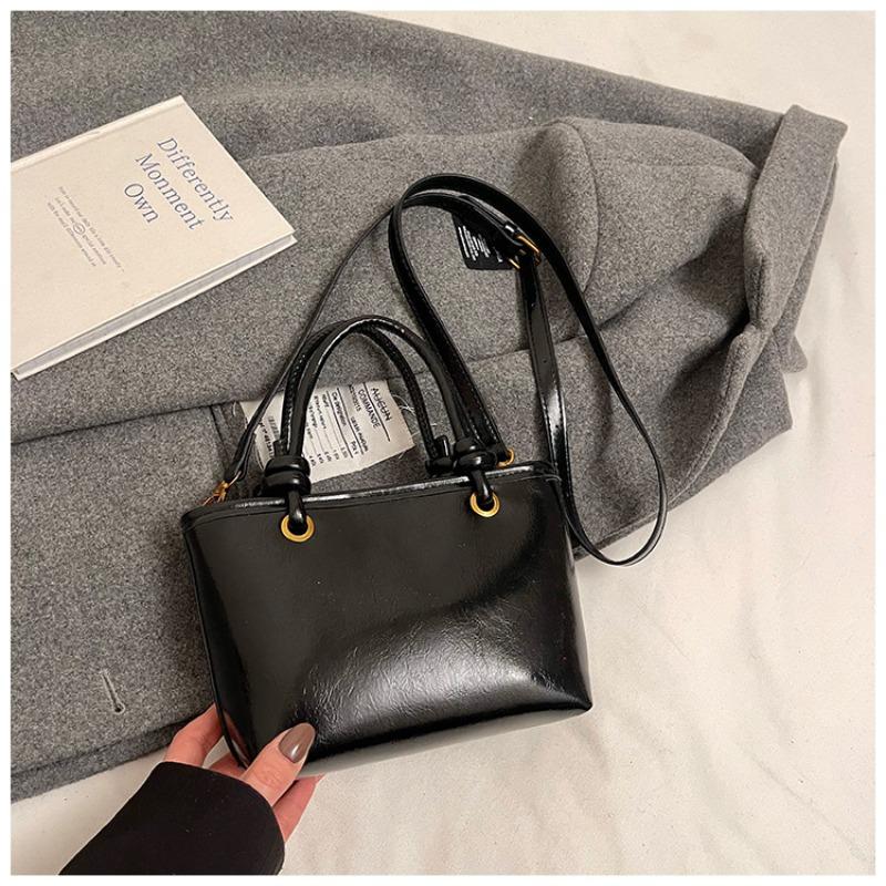 Niche retro portable bucket bag women s autumn new simple fashion casual shoulder messenger bag
