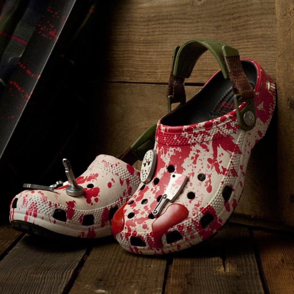 Friday The 13th x Crocs Classic Clog Horror Pack - Jason Unisex Sneakers Tan Red Green 212073-90H