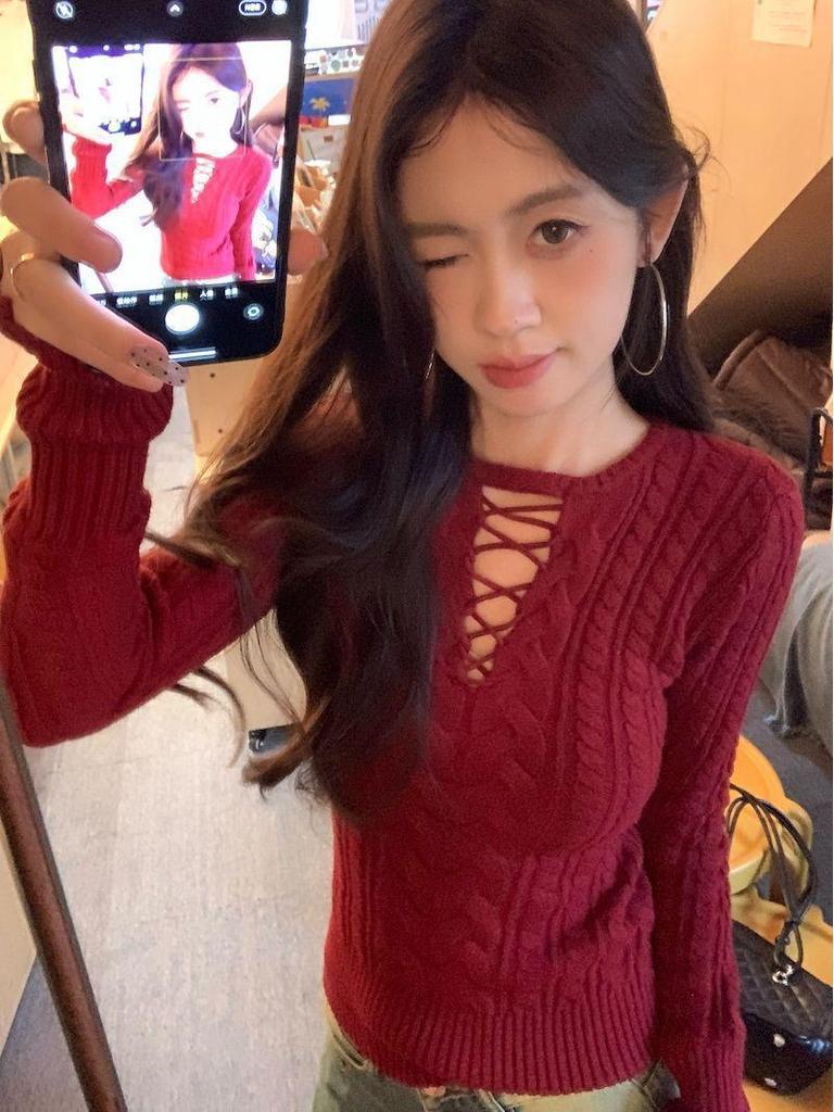 Red Sexy Hollowed-Out Long-Sleeve Knitted Sweater - Women's Retro Waist-Cinching Autumn/Winter Top