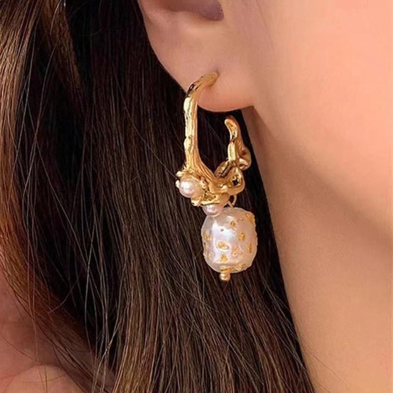 1pair Vintage Luxurious Faux Pearl C Design Earrings, Suitable For Women To Wear On Any Occasion