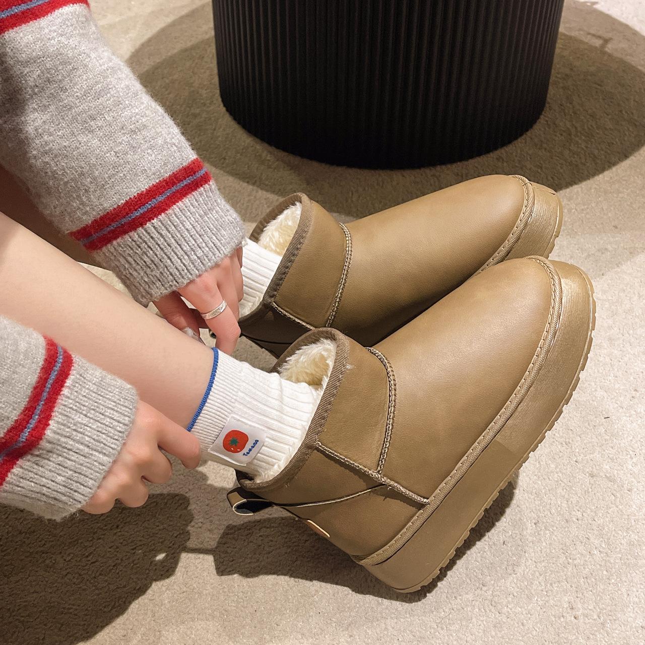 

2025 зима новые однотонные утолщенные теплые на плоской подошве зимние ботинки до щиколотки нишевые большого размера женские зимние ботинки 43