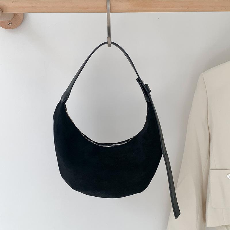 

Autumn and Winter Women s Korean Versatile Suede Handheld Dumpling Bun for Commuting Style Suede Underarm Crescent Bun чорний