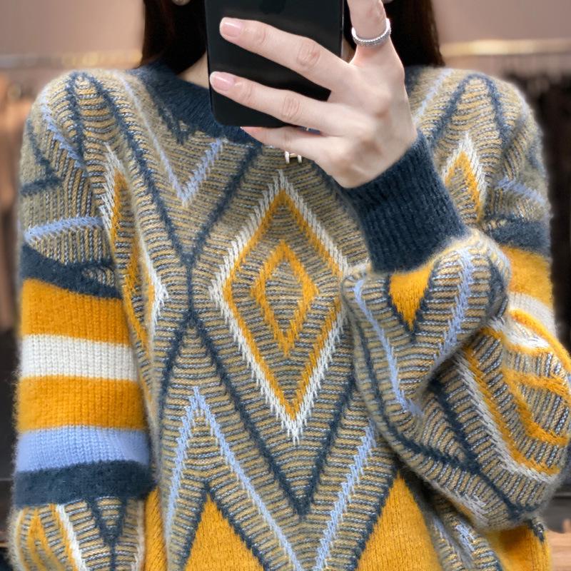 Bubble Girl Color Block Knit Jacquard Sweater, Loose Fit, Crew Neck, Thickened Knitwear with Lazy Sleeves - Spring/Autumn 2023
