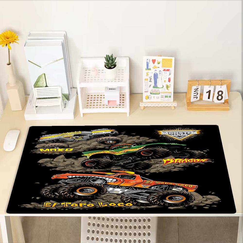 Tappetino Mouse Tema Camion, Base in Gomma Antiscivolo, Multifunzionale per Ufficio e Casa, Perfetto per la Personalizzazione dello Spazio di Lavoro.