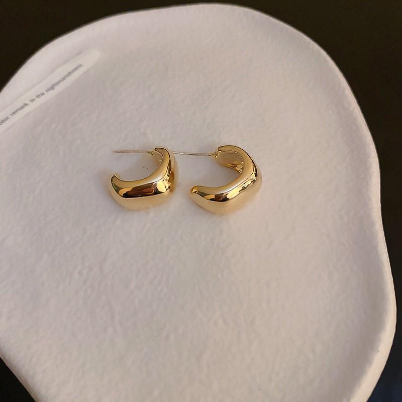 Real Gold-Plated Silver Needle Retro Flower Butterfly Pearl Stud Earrings - Exquisite High-End Design.