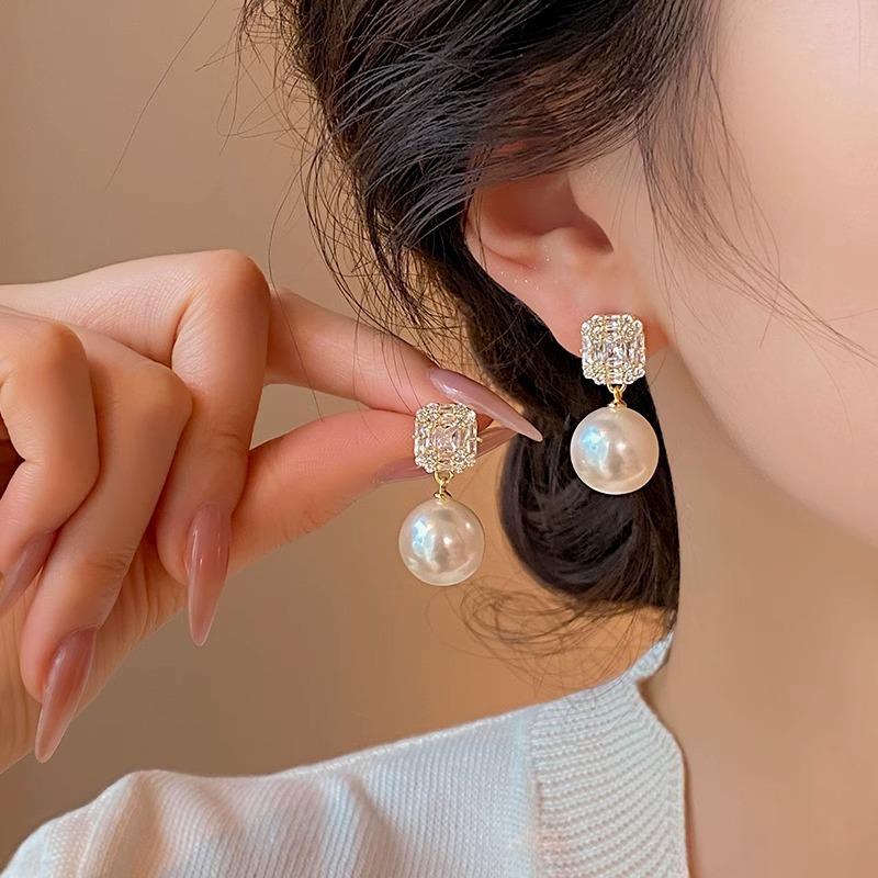 Light Luxury Slightly Inlaid Zircon Square Hemp Gray Pearl Earrings Fashion Temperament Pearl Earrings Women