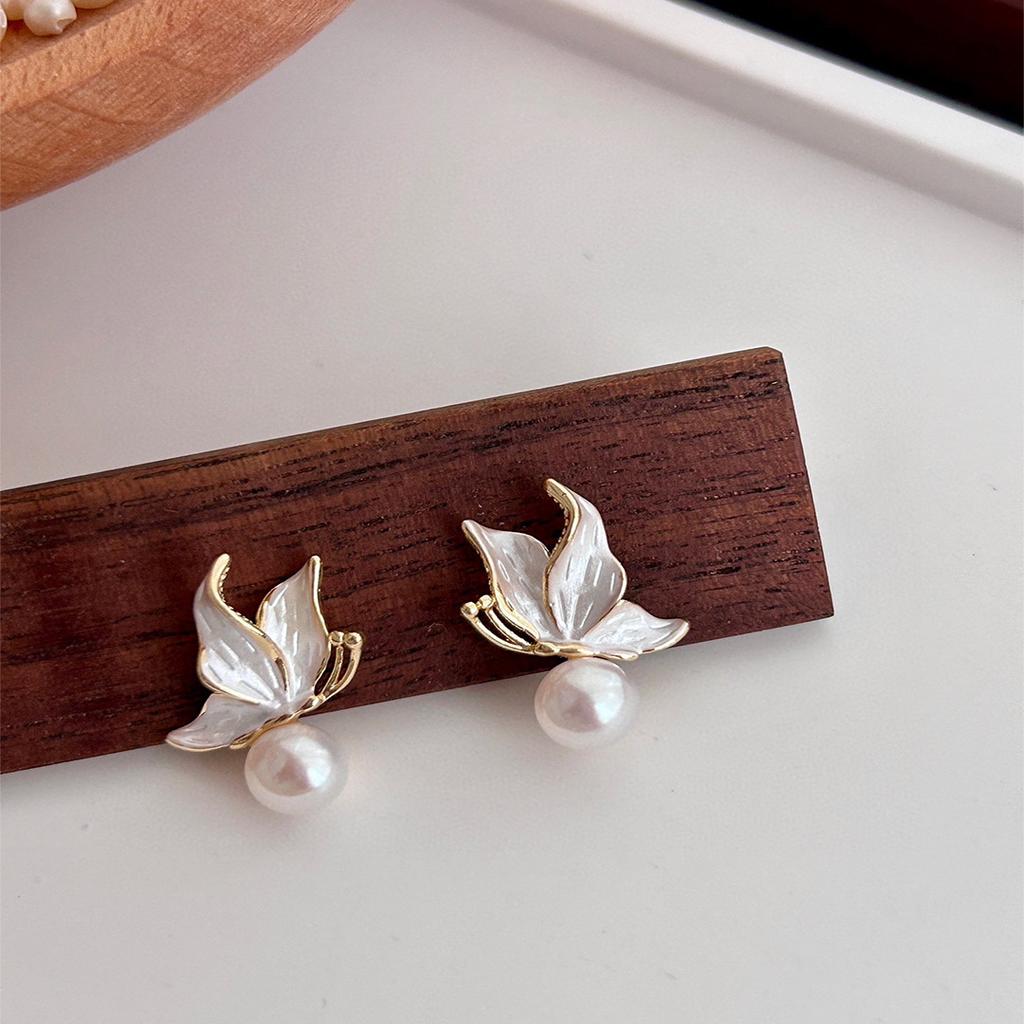 Natural freshwater pearl butterfly stud earrings for women, light luxury and high-end niche design earrings S911 silver needle earrings, new arrival